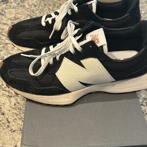 New Balance 327 Sneakers